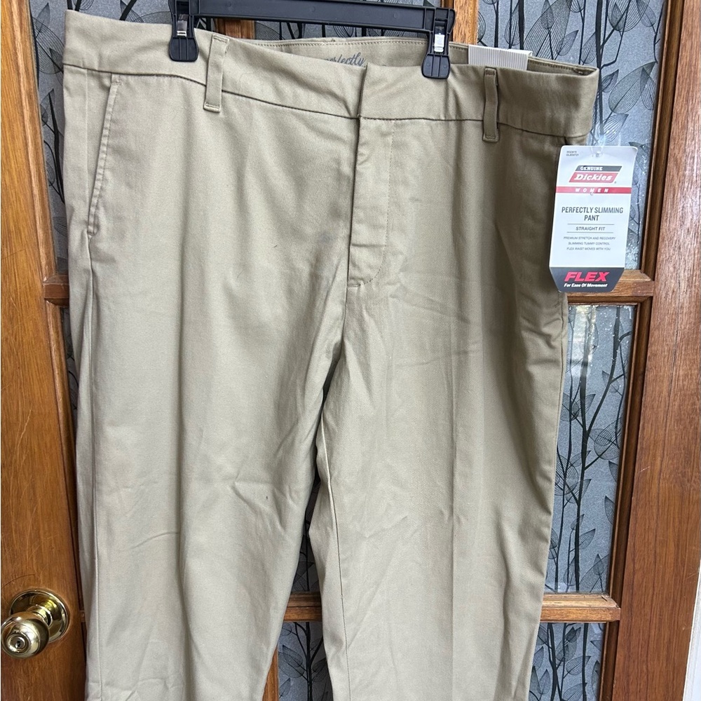 Dickies Women's Perfectly Slimming Straight Leg Pants NWT size 18